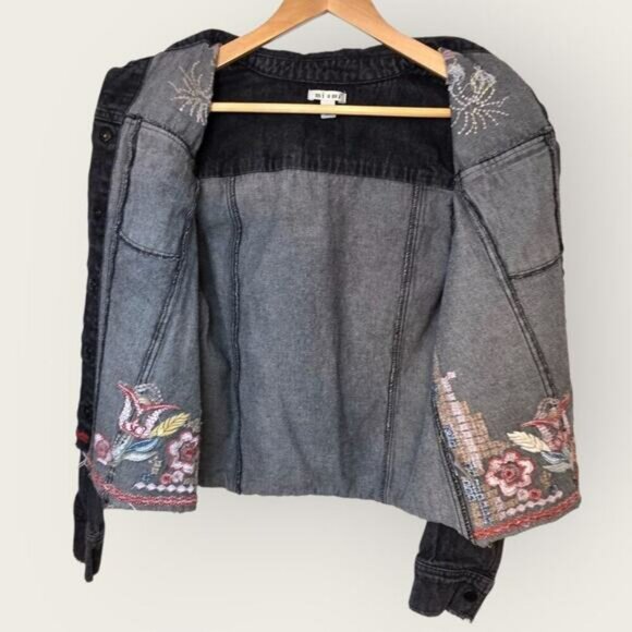 Francesca's Jean/Denim Jacket Sz S Mi ami Floral Embroidered Embellished Spring - Picture 8 of 12